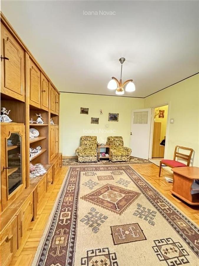 Apartament cu 3 camere semidecomandat în Central - 1