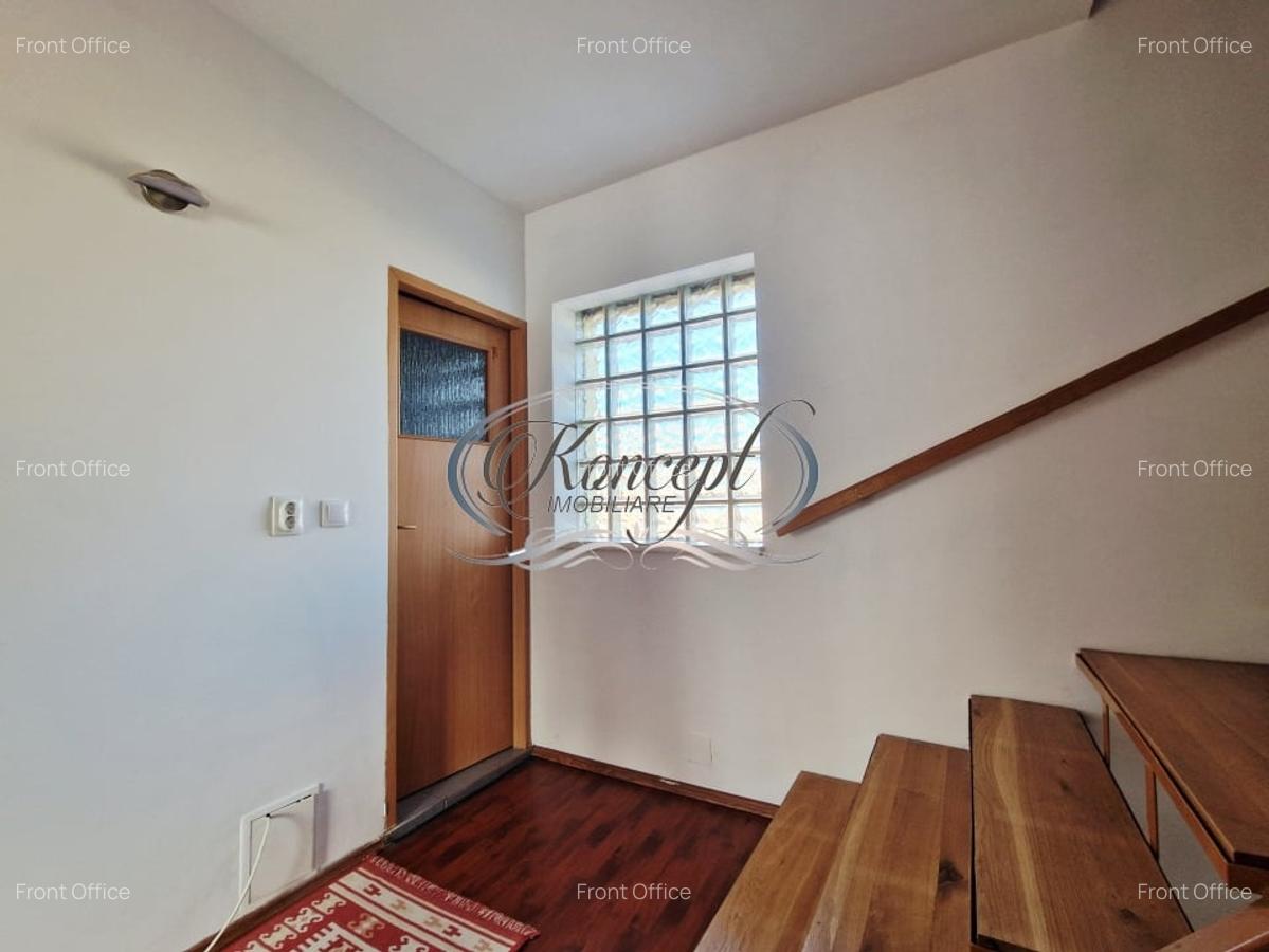 Casa moderna cu mansarda si curte comuna in zona Campului - 11