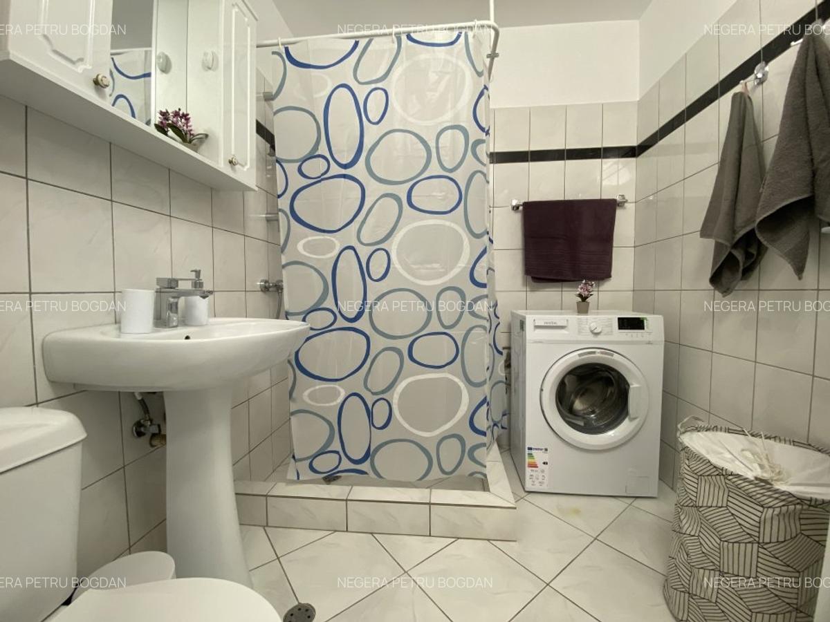 Romana,renovat nou,curat,cu spatii de depozitare. - 12