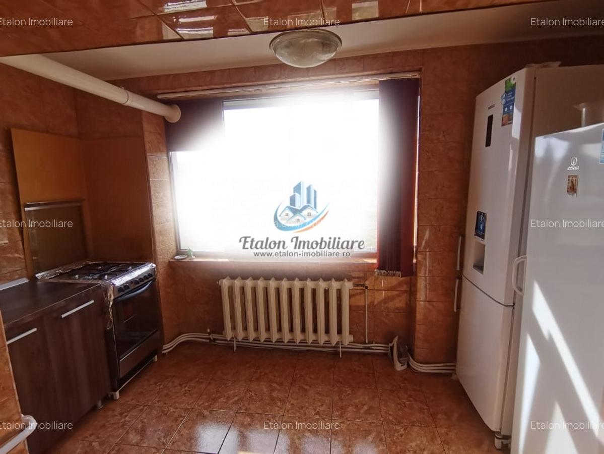 Apartament 3 camere, decomandat, 1 Mai - 6