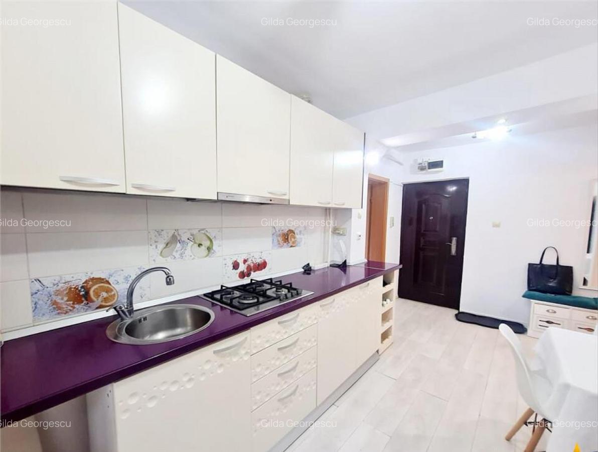 Apartament decomandat, suprafata generoasa, cu boxa si loc d - 14