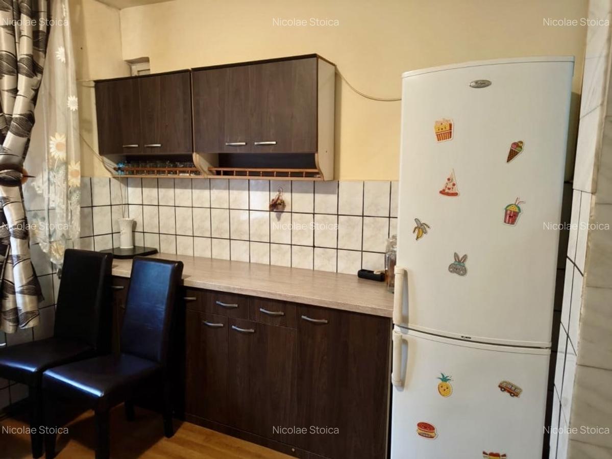 Apartament 2 camere bloc caramida etaj 1 - 3