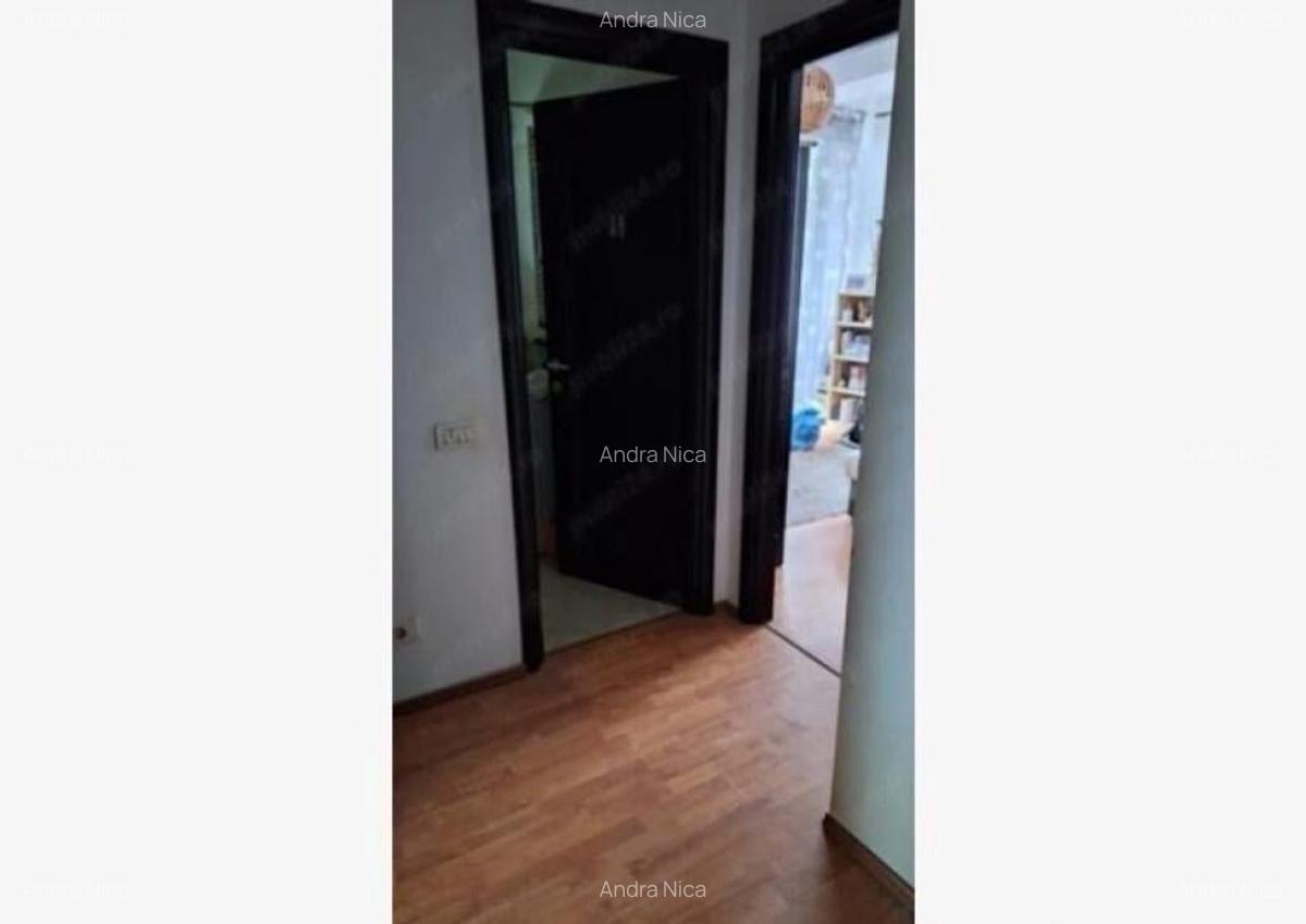 Apartament de vanzare - 3 camere luminoase, cu 3 balcoane - 3