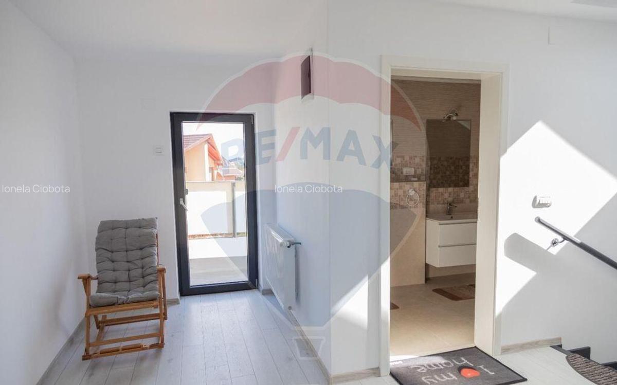 Casa / Vila de vanzare Sanpetru, jude?ul Bra?ov - 2