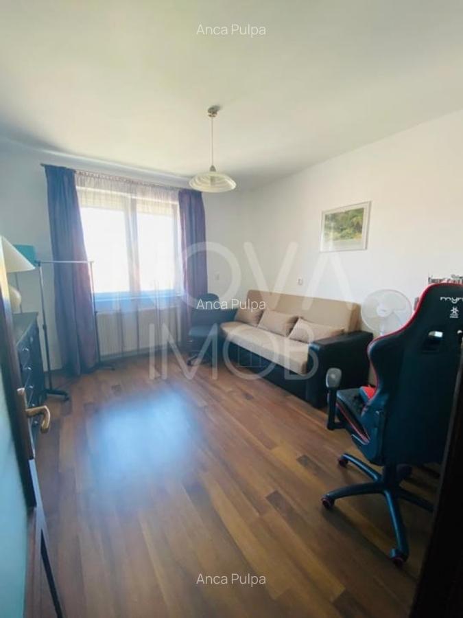 Apartament de inchiriat 3 camere, balcon, garaj, Zona Sub Arini - 8 Apartament de inchiriat 3 camere, balcon, garaj, Zona Sub Arini - 8