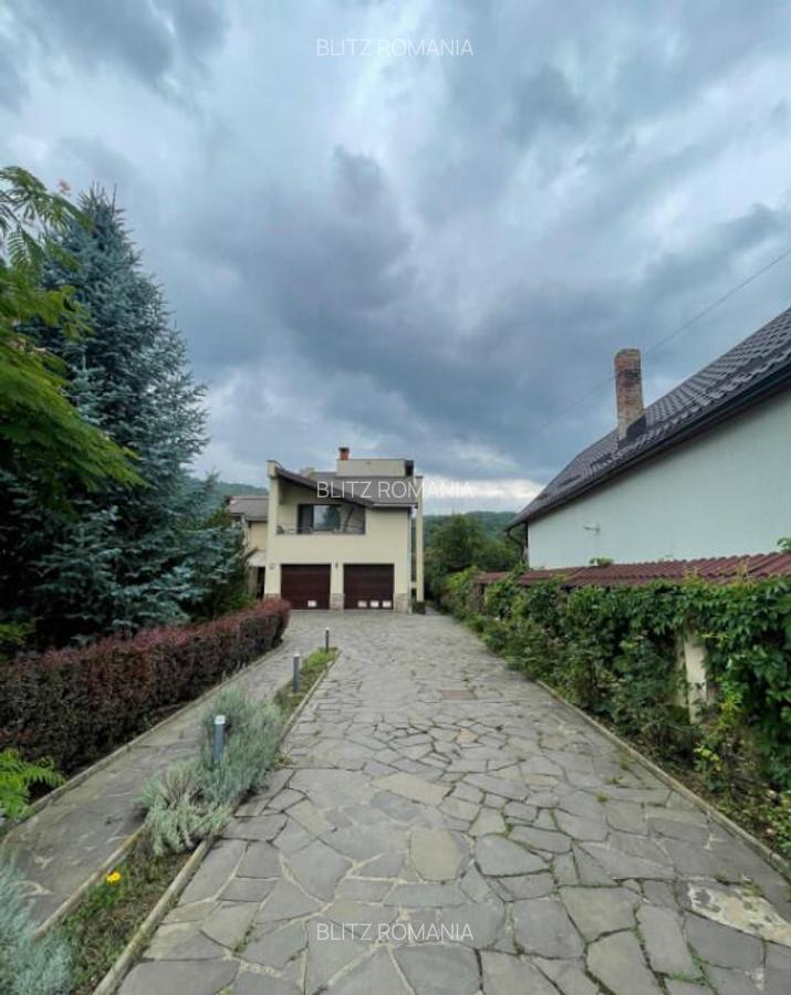 Casa P+1, cu Piscina si Garaj Dublu, 340 mp, 17 ari teren, z - 17