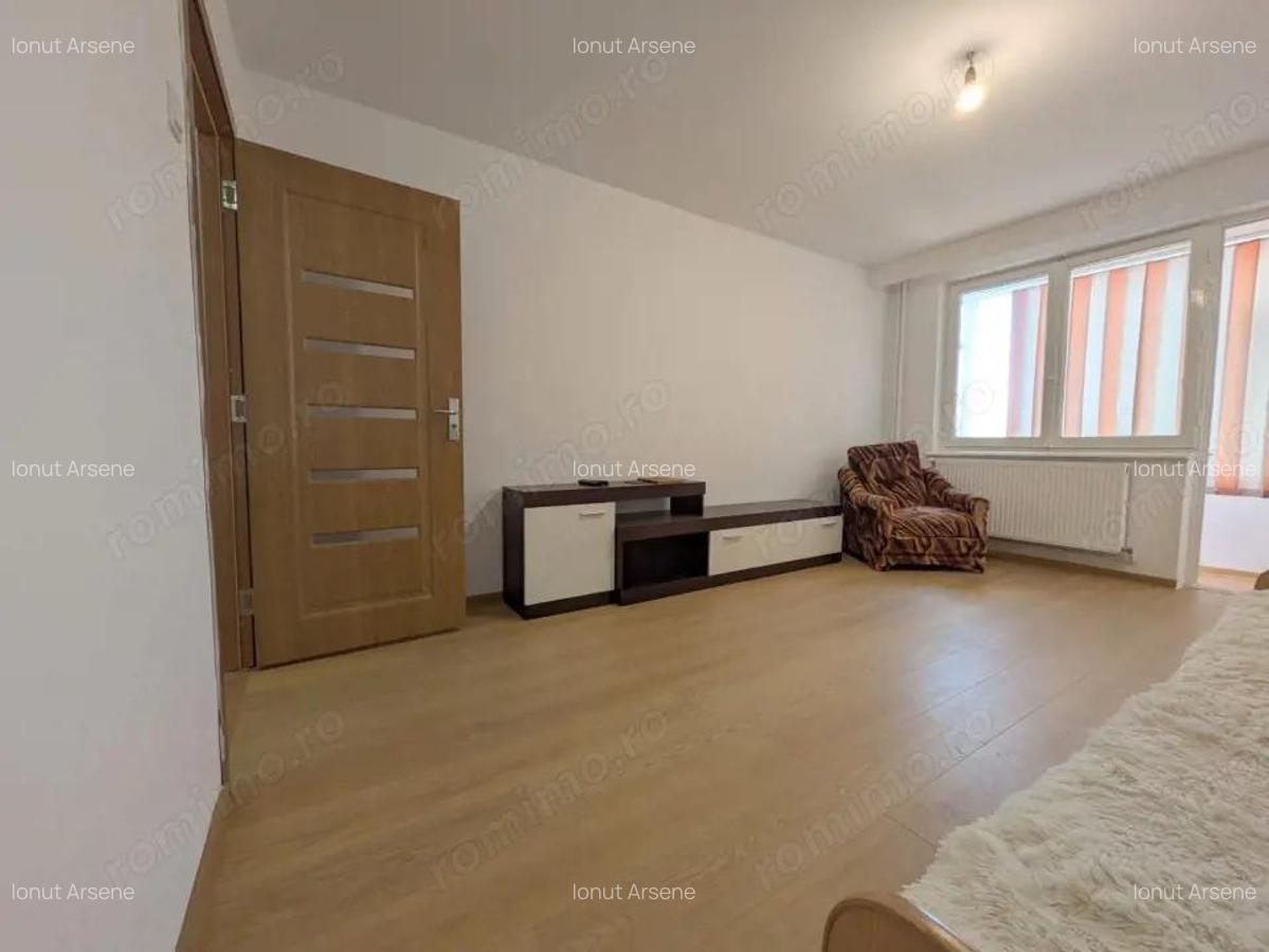 Orizont - STRADAL, Apart 2 cam decomandat, renovat, balcon lung - 1