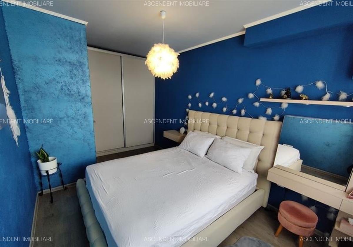 Apartament cu 3 camere decomandat în Tractorul - 12