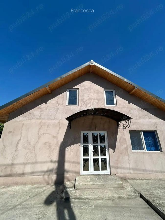 Inchiriez dormitoare pe timp de vara casa la curte 150 de lei pe zi un dormitor - 1