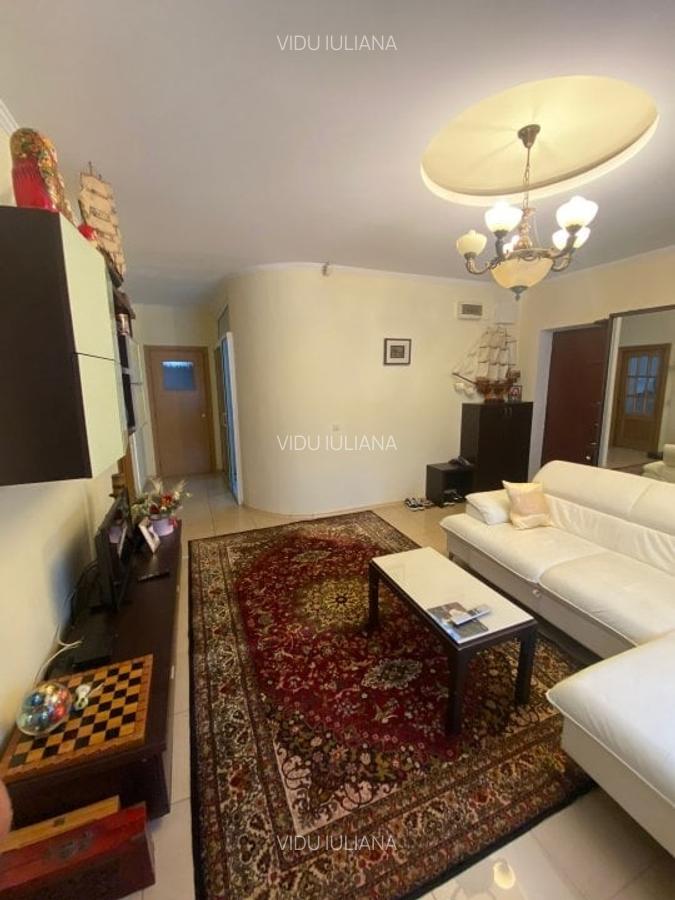 Apartament cu 5 camere semidecomandat, mobilat în Unirii - 2