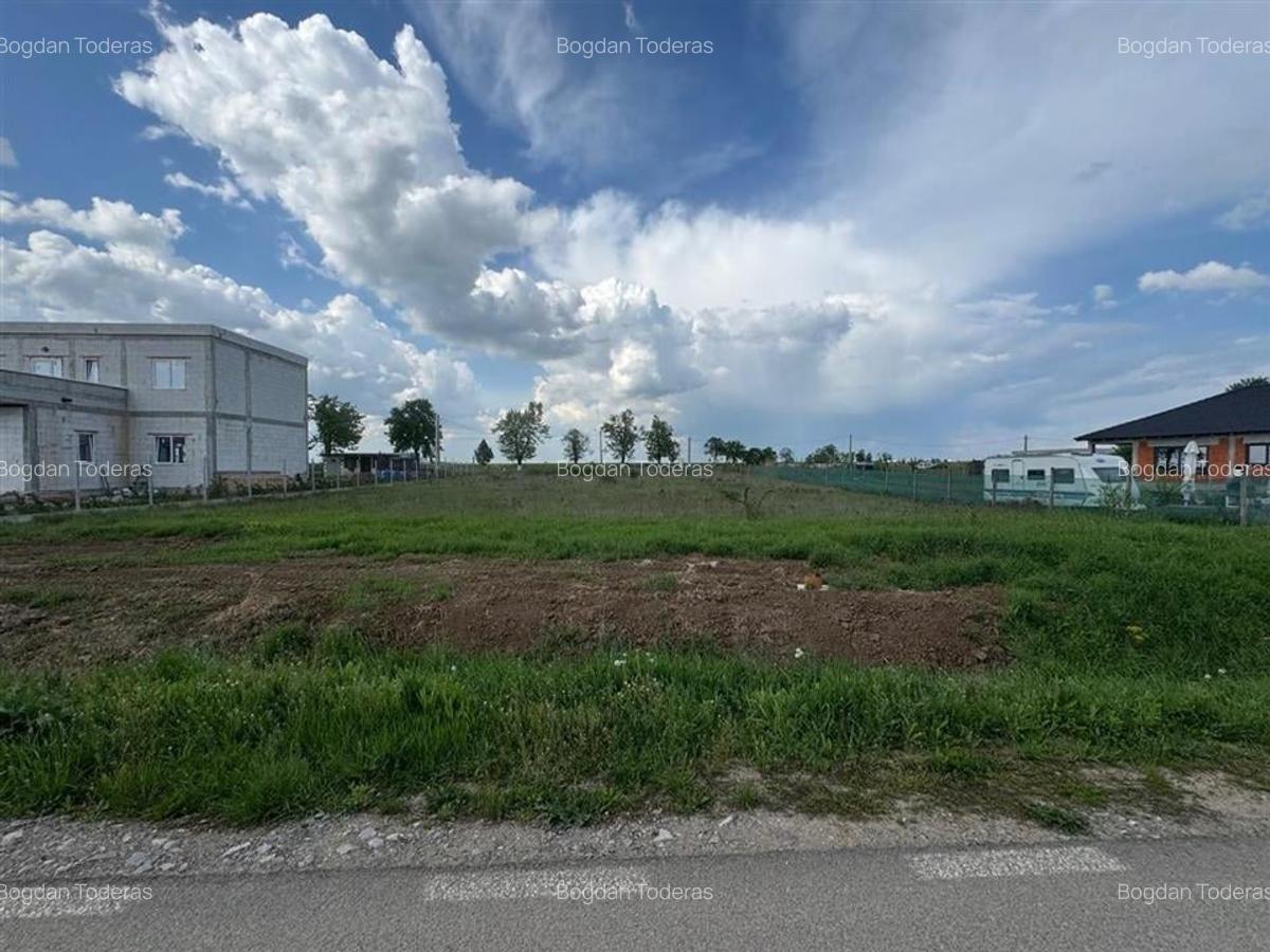 Teren Construcții intravilan de 800 mp, în Gepiu - 2