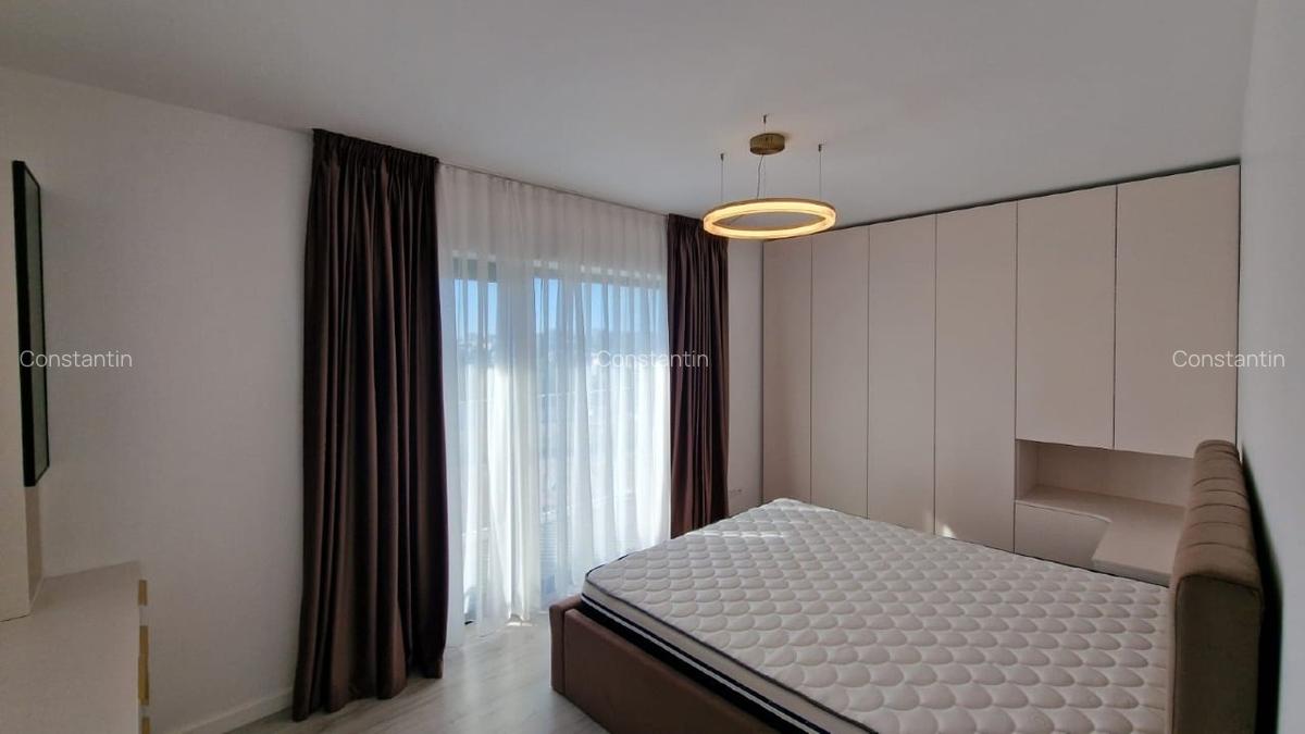 Apartament cu 3 camere decomandat în Universității - 1