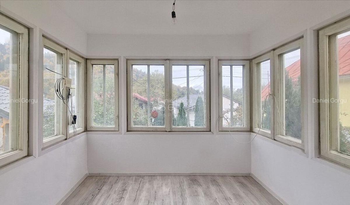 Aproape De Castelul Cantacuzino - 1 Aproape De Castelul Cantacuzino - 1