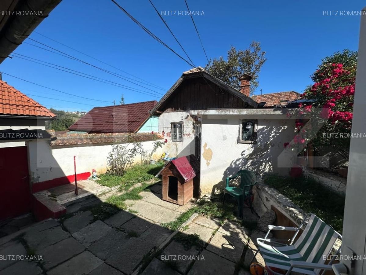 Casa individuala de vanzare, cu anexa si curte, zona Schei - 3