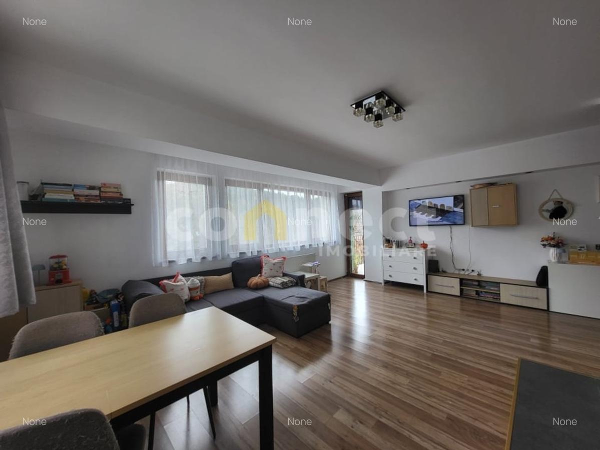 Apartament de 2 camere, semidecomandat, cu parcare. - 2
