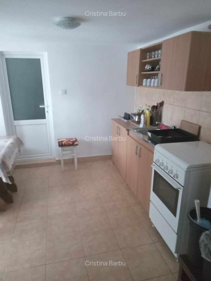 Casa de vanzare format din 2 corpuri de cladire - 8 Casa de vanzare format din 2 corpuri de cladire - 8