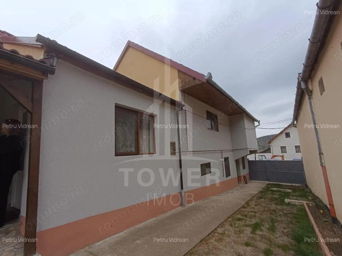 Casa de vanzare in satul Ro?ia cu vedere panoramica spre Mun?ii Fagaras - 1