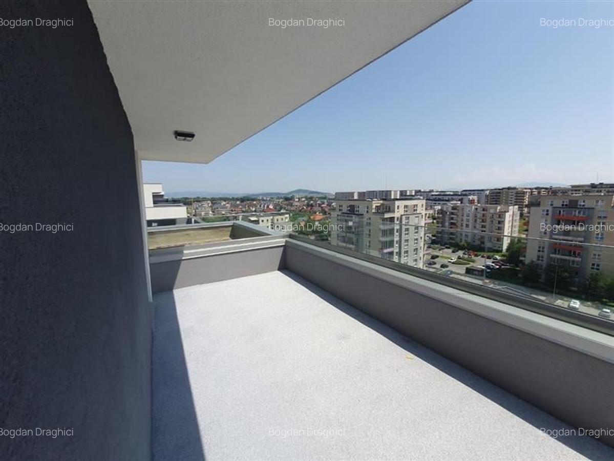 Apartament cu 3 camere decomandat în Tractorul - 9