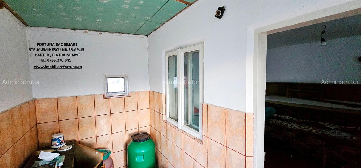 Casa individuala,cu 2 beciuri, anexe si 920 mp teren,la 10 minute de P.Neamt - 11