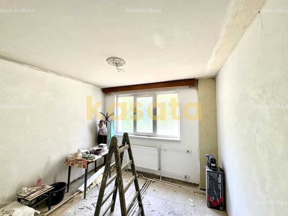Pentru renovat - vanzare 2 camere la 200 de metri de statia de metrou - 5