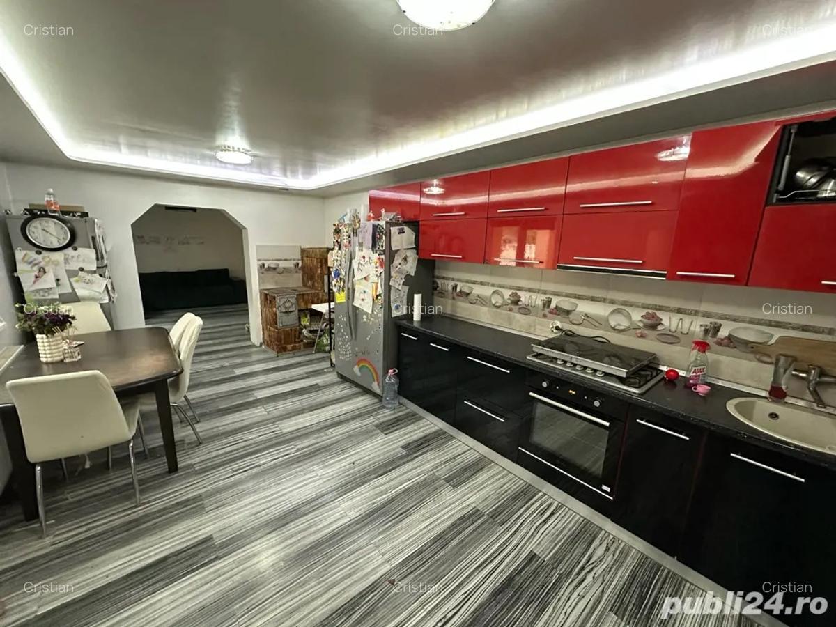 DOUA Case, curte comuna, 700mp teren, Bocsa Montana - 5