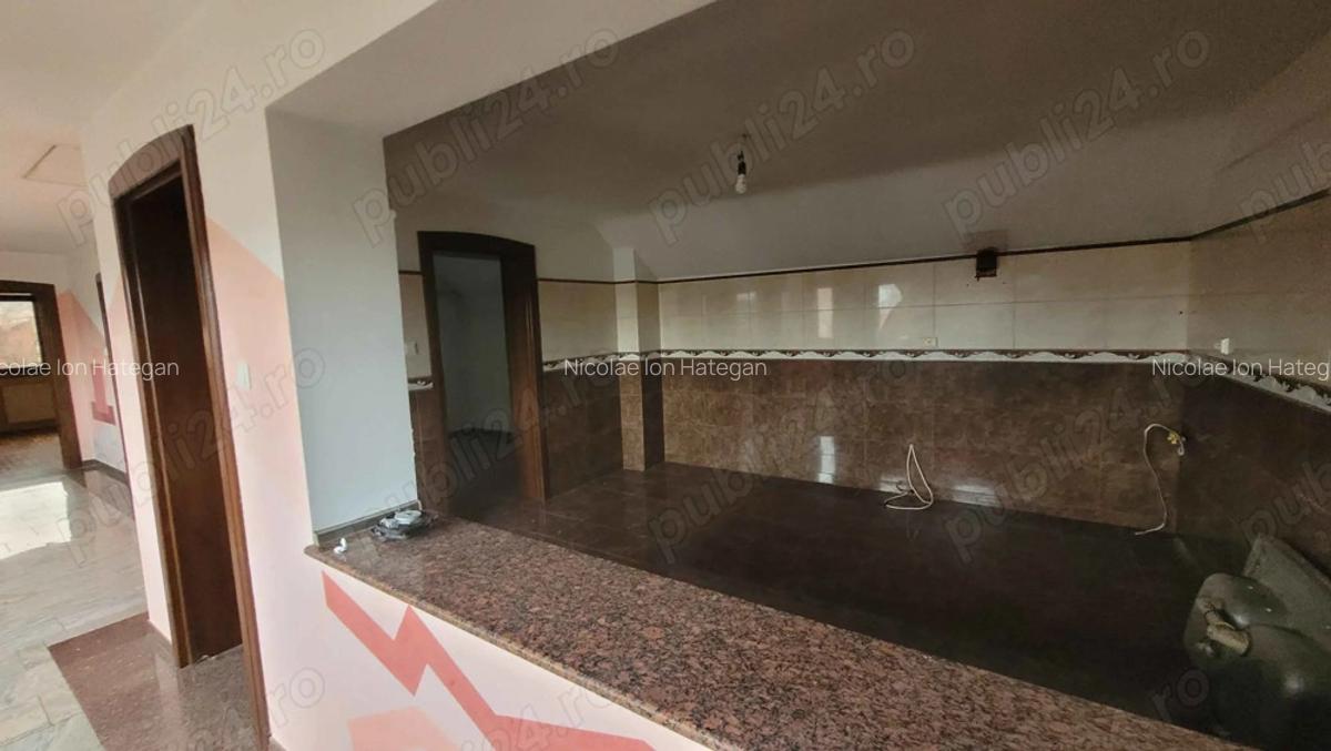 Imobil cu 3 case:C1 -3 nivele;C2-2nivele;C4-1 nivel;C3;C5;Piscina;Foisor - 3