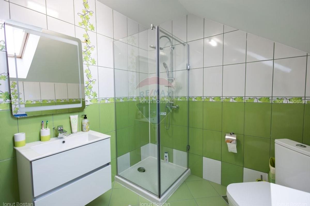 Casa spatioasa de vanzare - 35