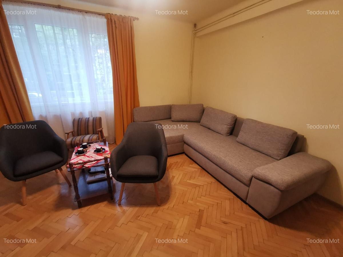 Apartament cu 3 camere semidecomandat, mobilat în Central - 2