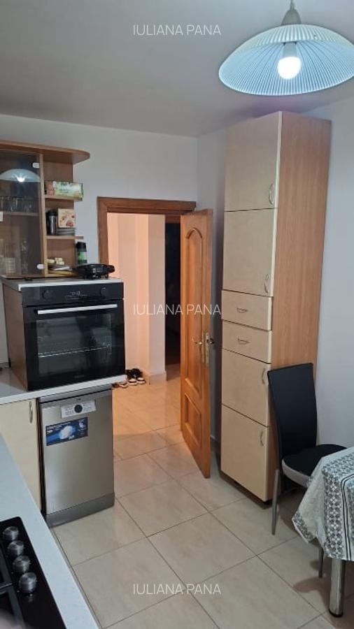 Proprietar ofer spre închiriere 3 camere BD Mircea Vodă - 12