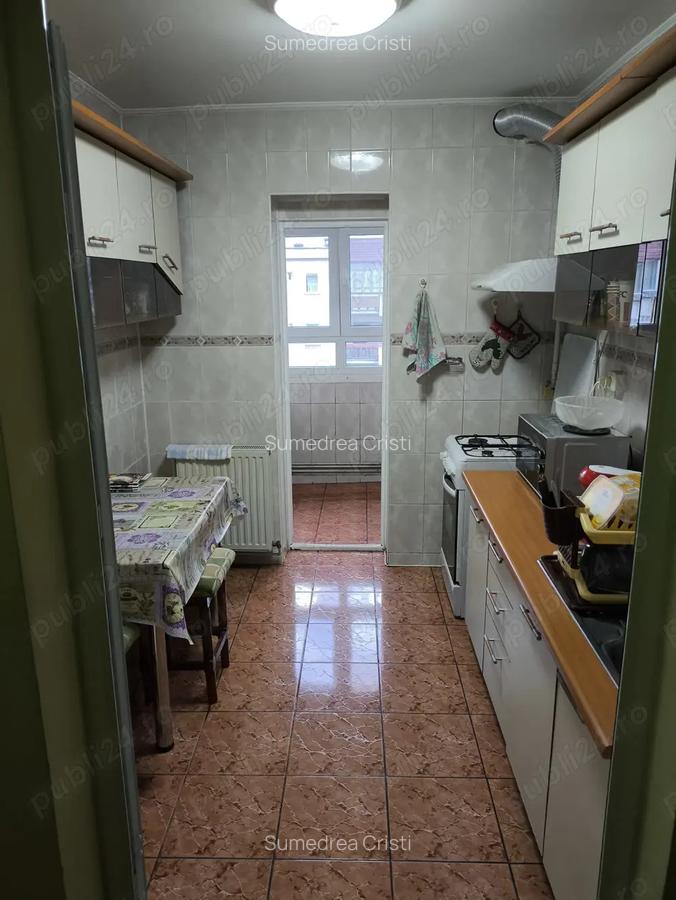 Apartament de vanzare cu 3 camere- Campina, zona centrala - 8