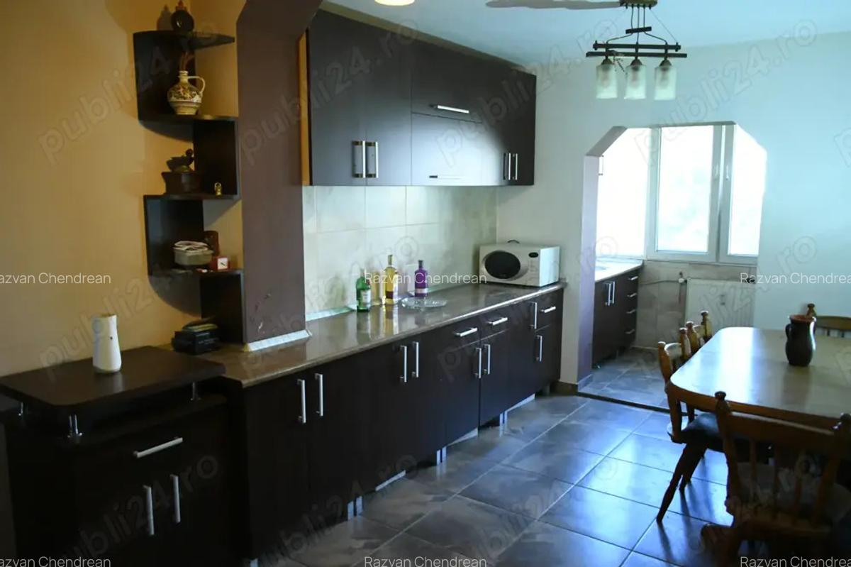 Apartament cu 3 camere utilat, situat in apropierea pie?ei Decebal. - 9