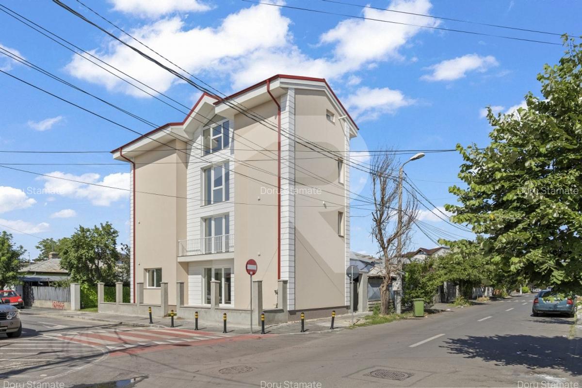 Vila sector 1 - 300mp - P+2+M - 11 camere - Chitila - 1