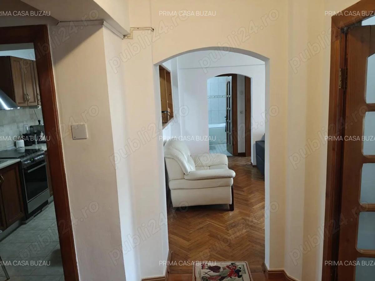Apartament cu 3 camere zona ultracentrala Bazar confort 1 Etaj 3 S=88mp Pret: 92.000 euro - 17