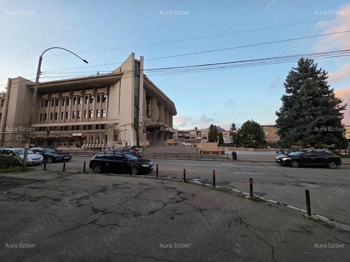 Spa?iu comercial de inchiriat Central, Deva (langa Casa de Cultura), P-ta Victoriei - 11