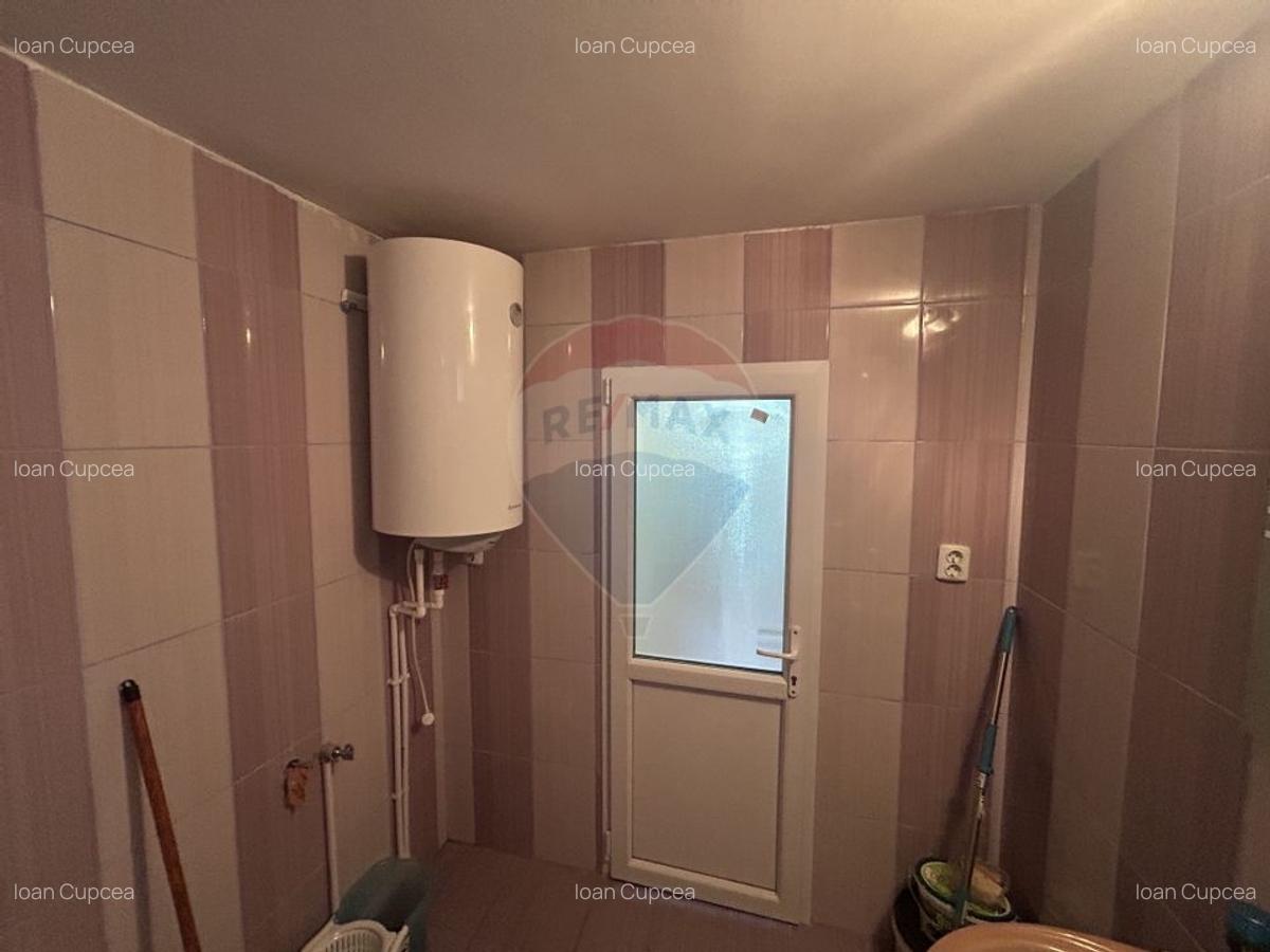 Casa cu 2 camere si 2 ari de teren de vanzare in zona centrala - 10
