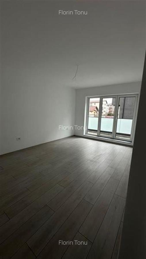 Apartament cu 4 camere decomandat în Tractorul - 2