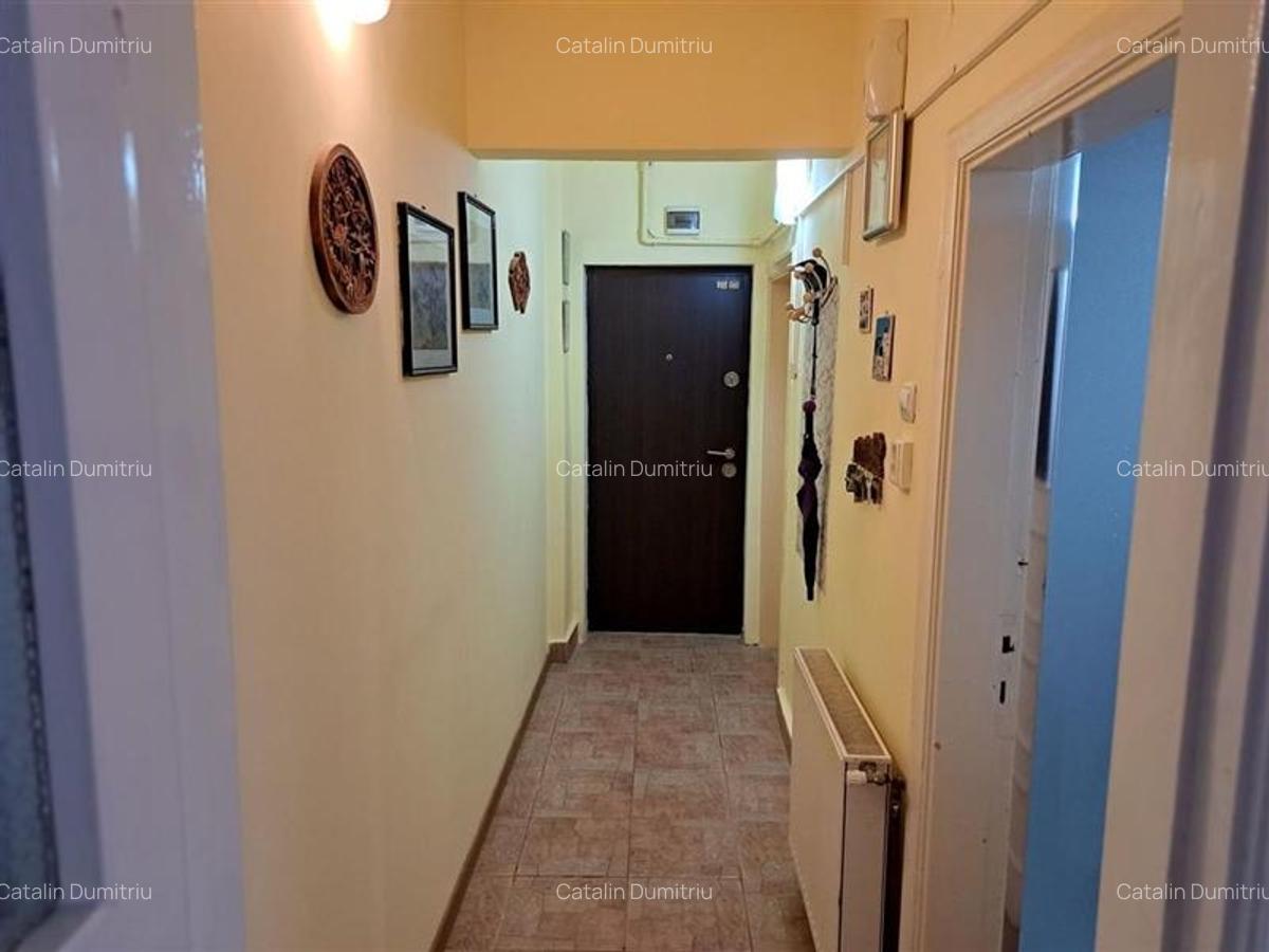 Regim vila, decomandata, cu beci si pod, Tractorul, Brasov - 2