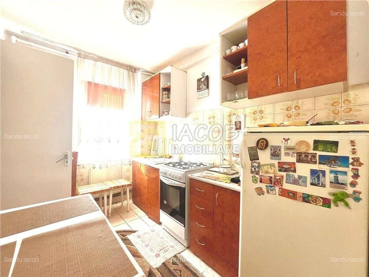Apartament cu doua camere semidecomandate, zona Aviatori, Bacau - 11