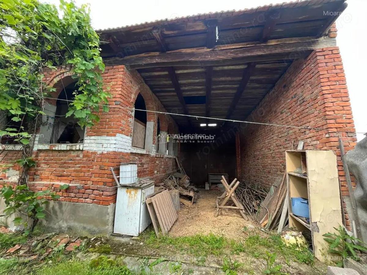 Honorici, Casa Cu Teren, 230 Mp. Suprafata construita, 1.700 Mp. Suprafata teren - 15