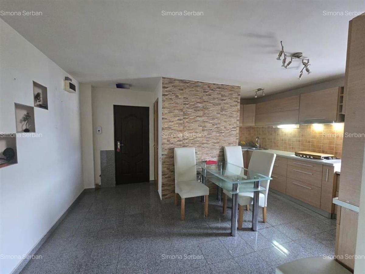 Apartament cu 3 camere decomandat, mobilat în Central - 2