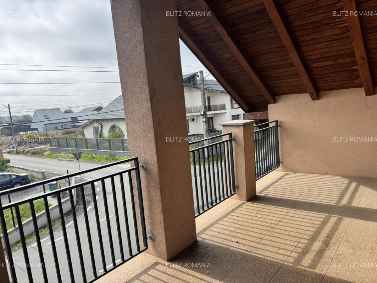 Casa superba intr-o zona linistita - 4 dormitoare, 3 bai, living spatios si grad - 16