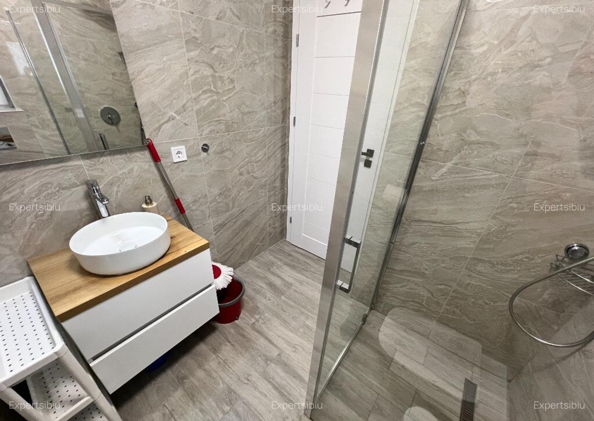 Inchiriere casa 4 camere decomandate ?elimbar, str. Triajului - 35