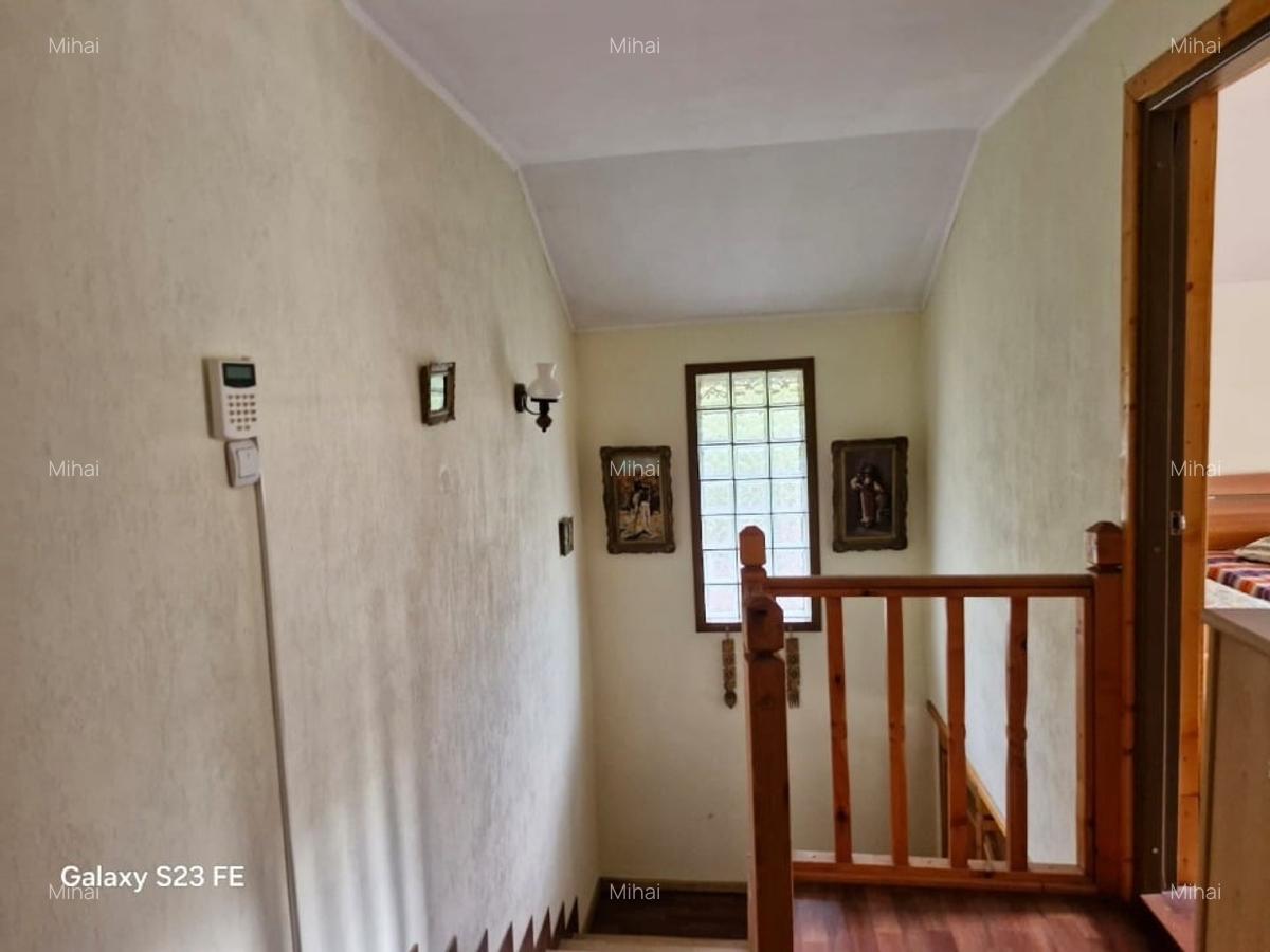 Casă de vacanță sau permanentă, pe deal, cu curte terasată și priveliște superbă - 6