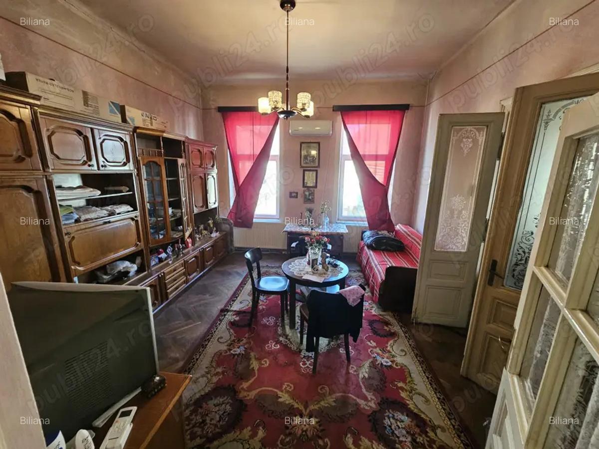 Vand APARTAMENT in casa tip vila Zona Josefin cu 4 camere decomandate - 1