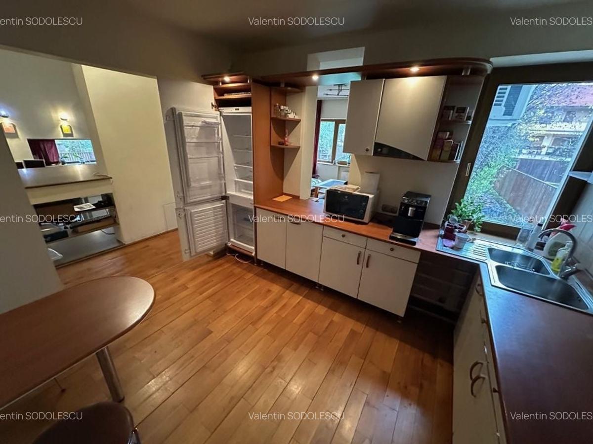 Casă / Vilă cu 6 camere în zona  Calea Aradului - 15