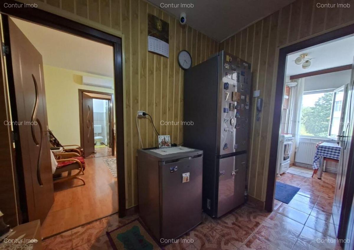Zona Orizont - 3 camere semidecomandat/balcon/mobilat/centrala/ etaj 2 - 11