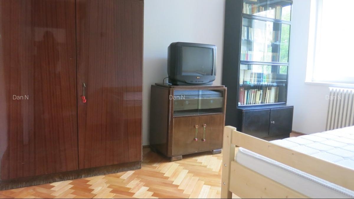 Apartament cu 3 camere semidecomandat în Central - 6