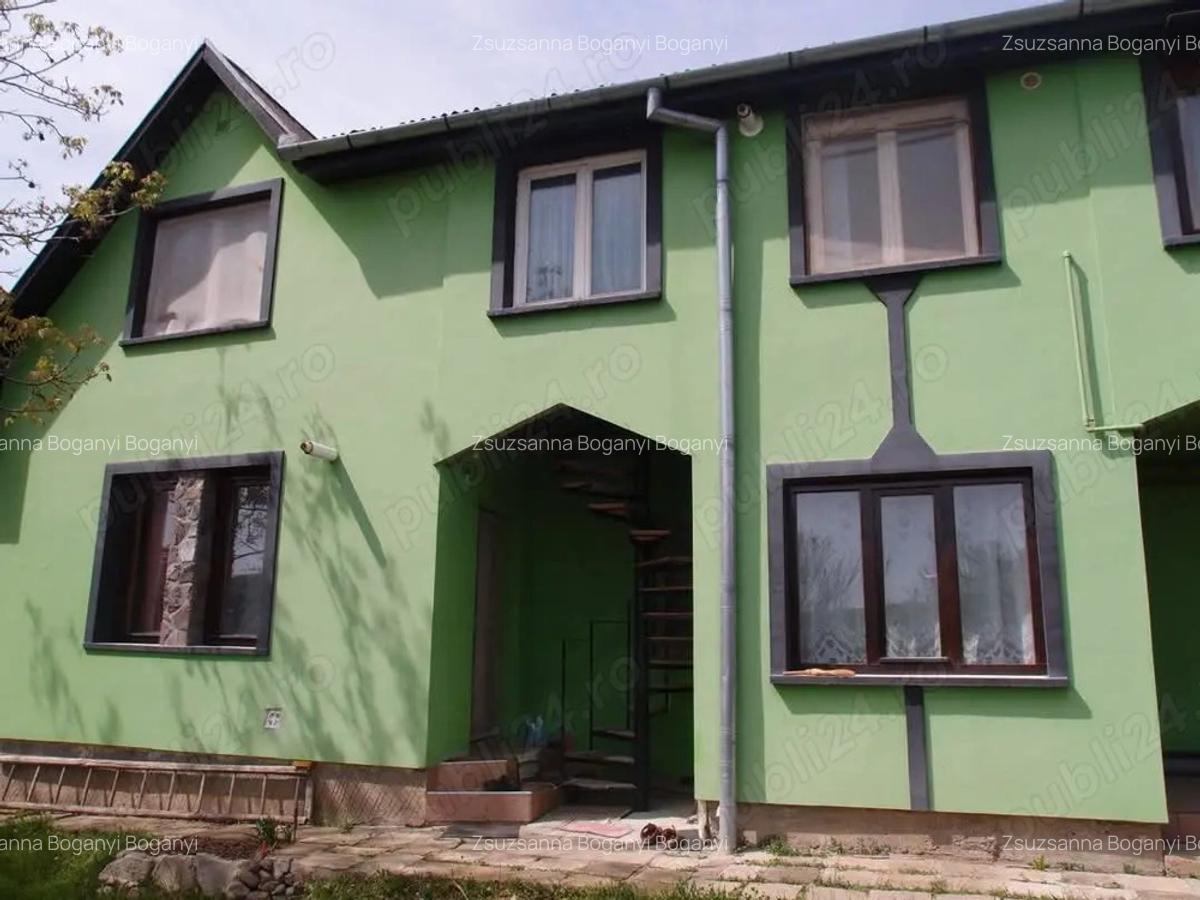 Vand casa in Com. LIVEZENI - 4 Vand casa in Com. LIVEZENI - 4