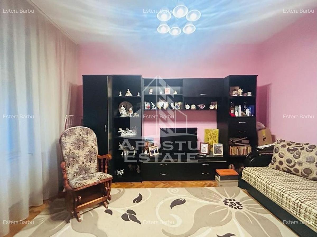 Apartament cu 3 camere semidecomandat, mobilat în P-ța Unirii - 2