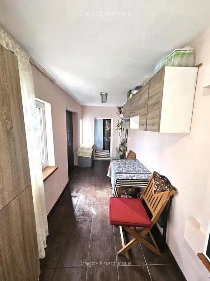 Casa cu teren la pret de apartament in Giulesti-capatul tramvaiului 11 - 16